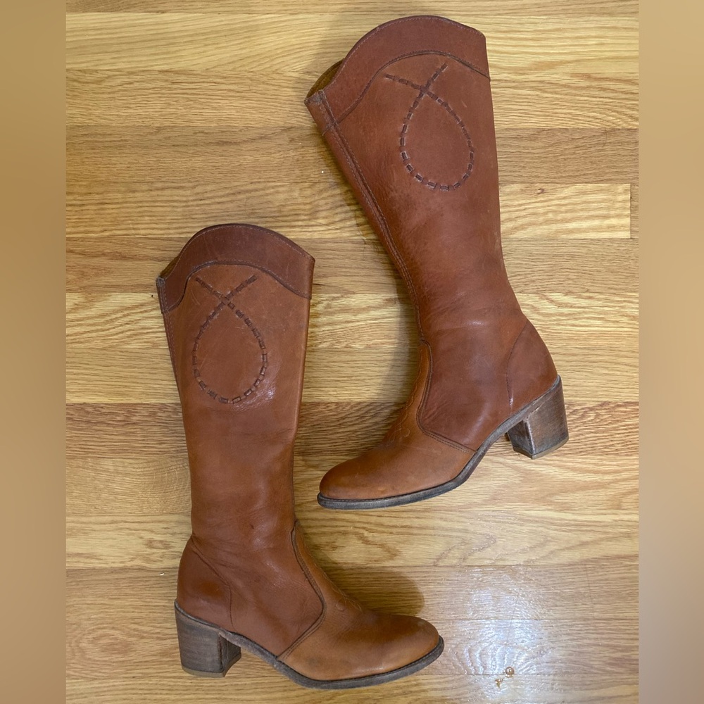 Vintage women’s cowboy boots